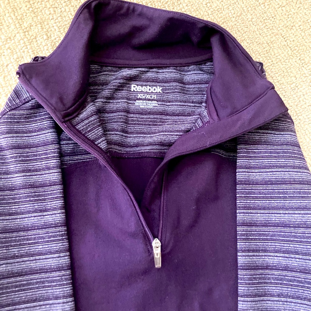 Reebok XS long sleeve. - Picture 4 of 4